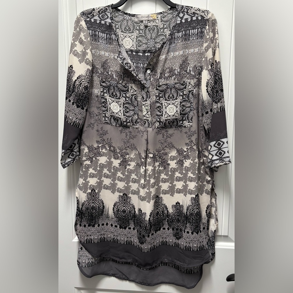 Chic Women's Patterned Blouse in Black and Gray
